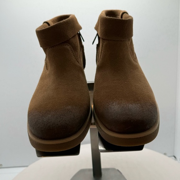 UGG Women's Josefene Cuff Fashion Boot brand New - Picture 6 of 9